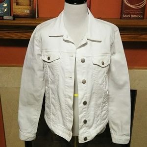 FIRE SALE 🎇🎇🎇🎉🎉White Denim Jacket